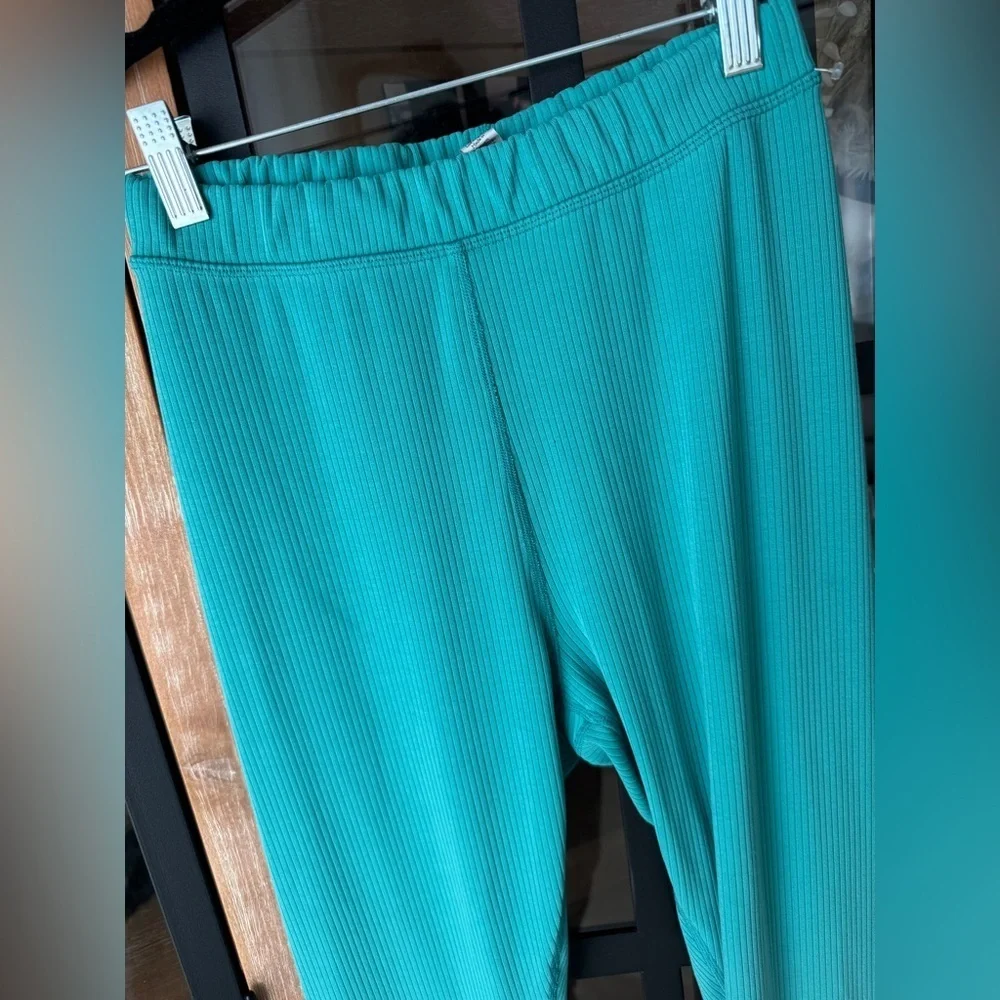 ALO leggings ribbed blissful high waisted 7/8 ocean teal emerald workout